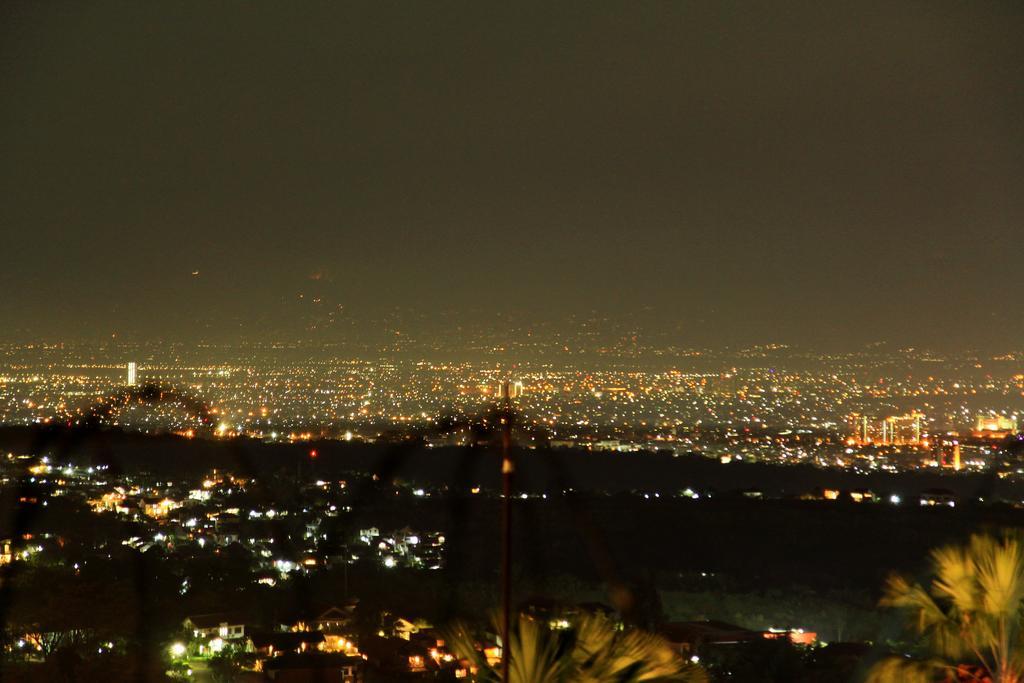 Sentra Inn Bandung Esterno foto