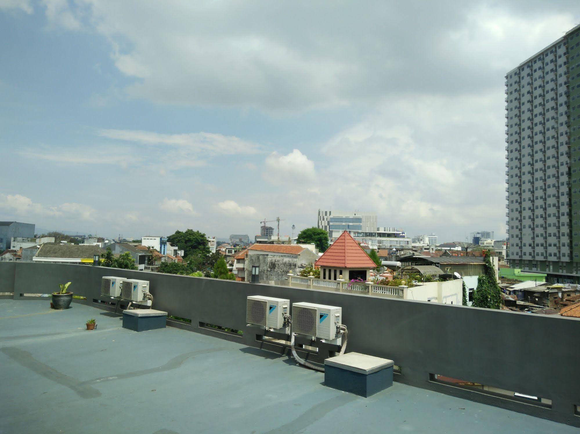Sentra Inn Bandung Esterno foto