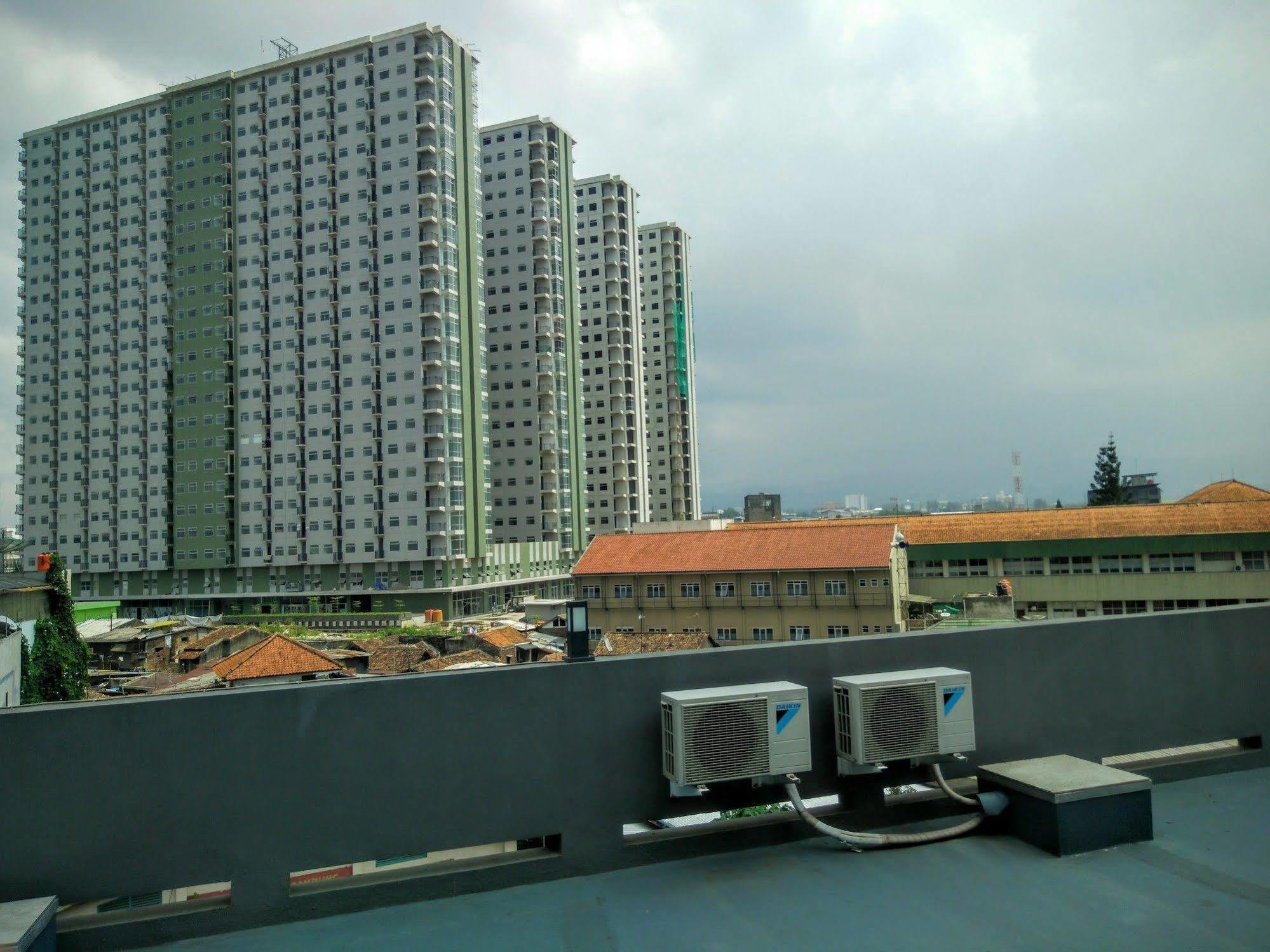 Sentra Inn Bandung Esterno foto