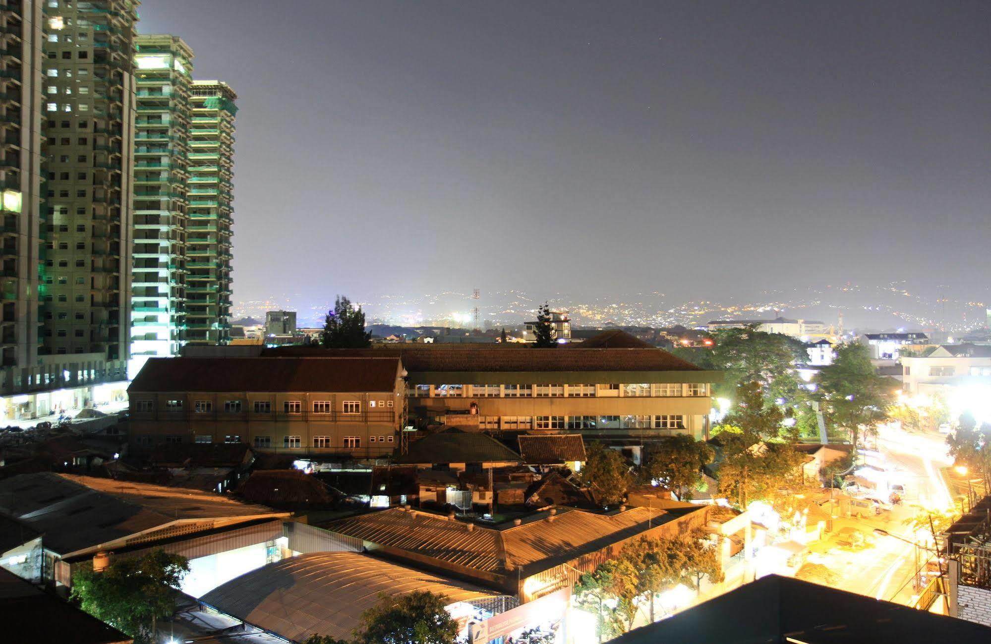 Sentra Inn Bandung Esterno foto
